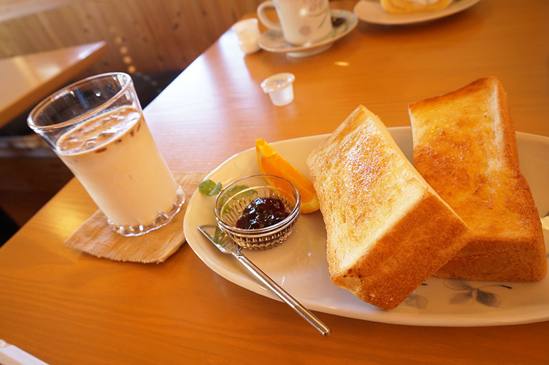 和カフェ 珈木(かぼく)のトーストセットとアイスカフェオレ