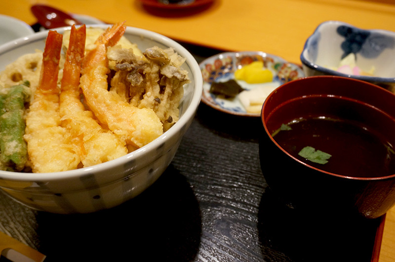 天ぷら専門店 天賀（てんよし）天丼
