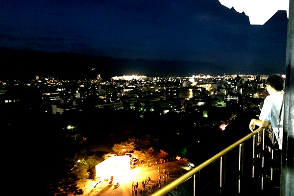 夏のお城まつり 夜の高知市景色