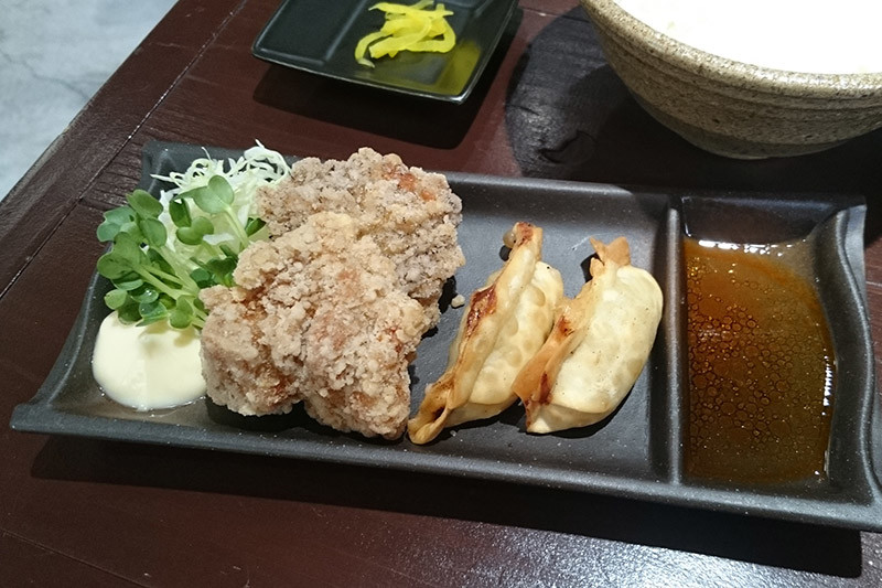 塩麺独歩相棒のラーメン定食 唐揚げと餃子