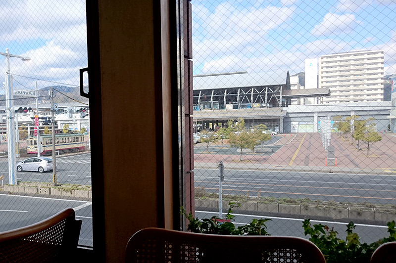 高知駅南口前 うさぎ亭 テーブル窓