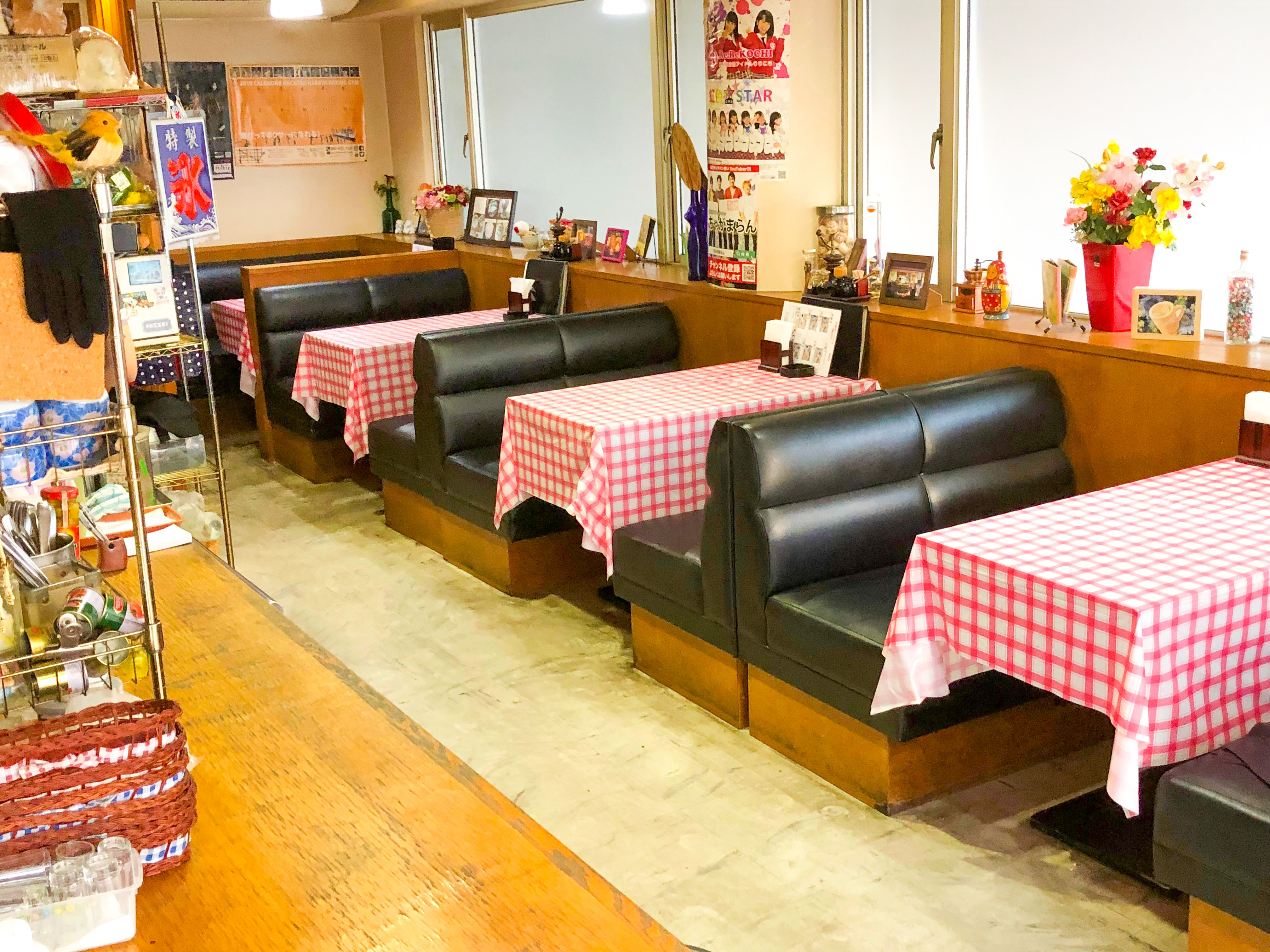 高知市のカフェレストすみれのモーニングの店内画像
