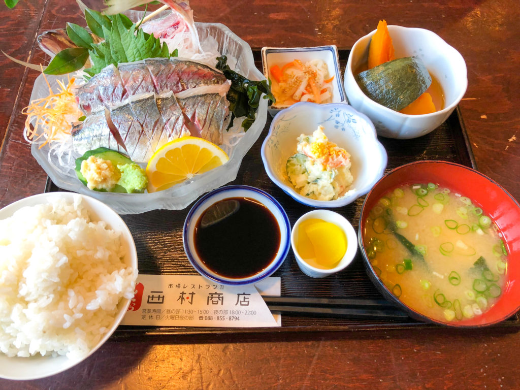 高知市のレストラン「西村商店」のアジの刺身定食
