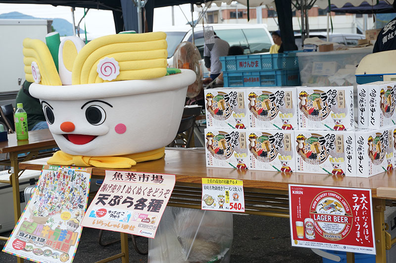 須崎市 新子祭りで出店していた鍋焼きラーメンとマスコットのなべラーマン