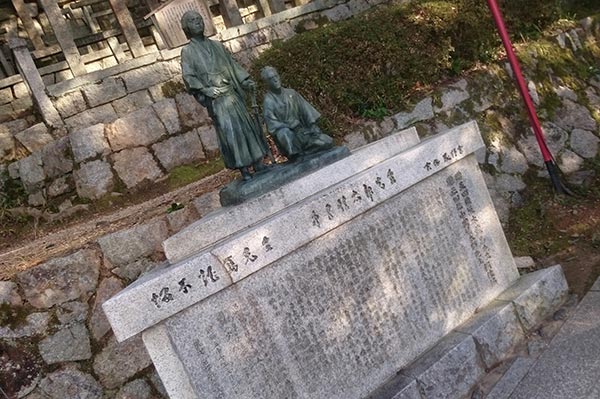京都霊山護国神社 坂本龍馬・中岡慎太郎の銅像