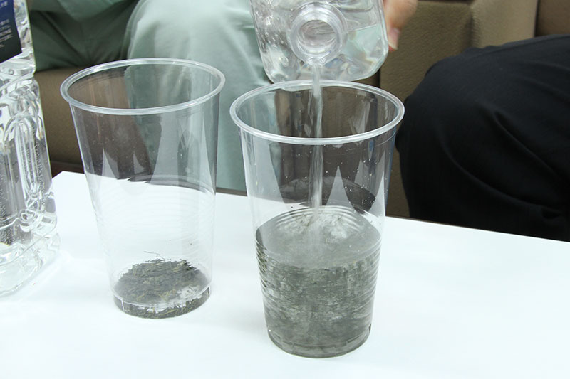 日本トリムの電解水素水と水道水でお茶の抽出力の比較実験：水道水